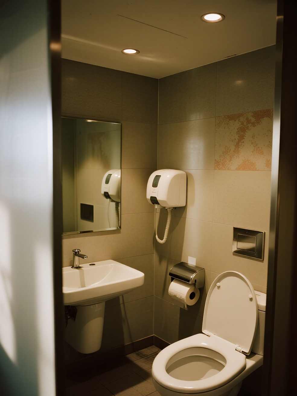 Toilet Cubicle Hotel 2