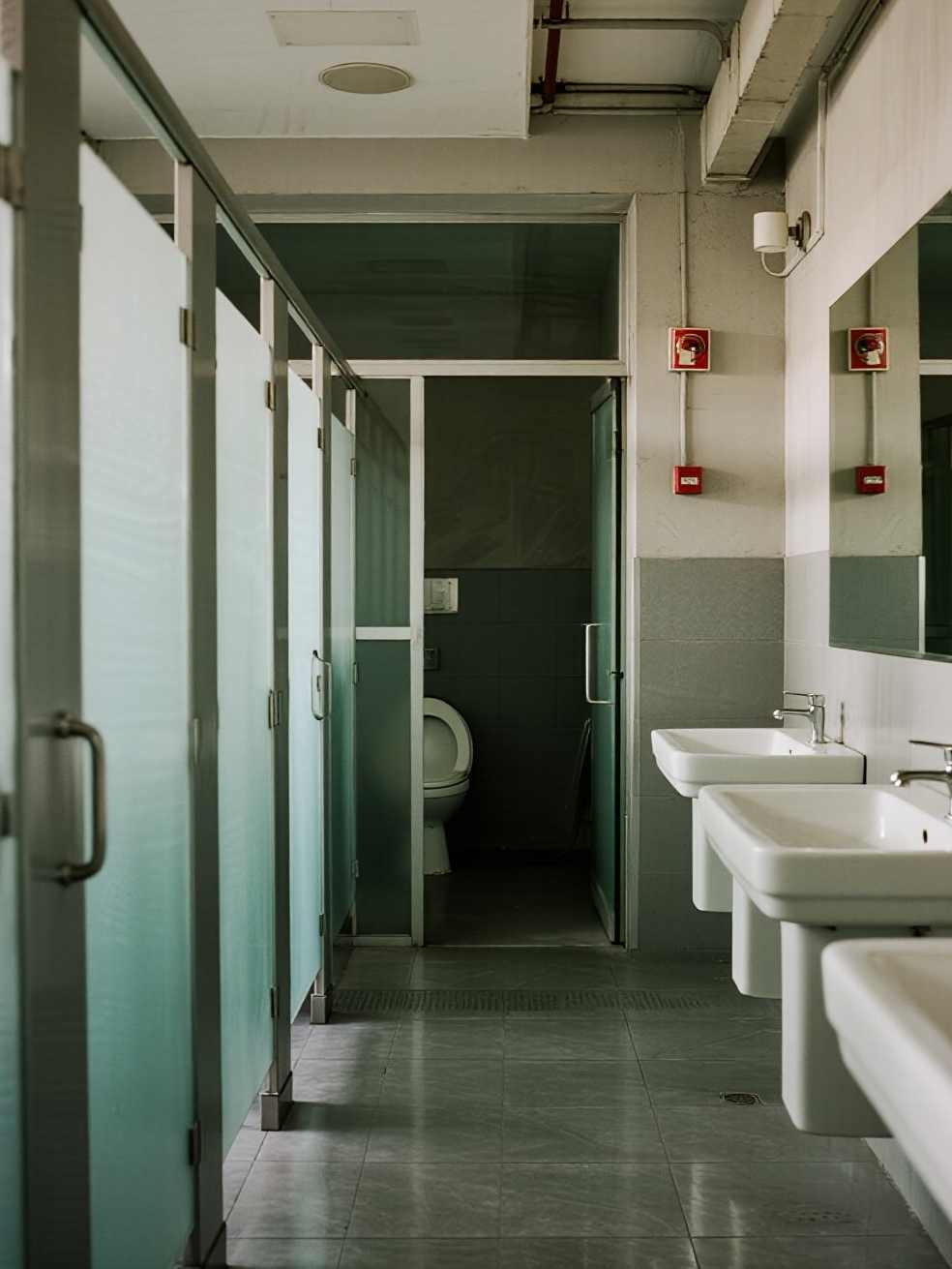 Toilet Cubicle Stasiun 2